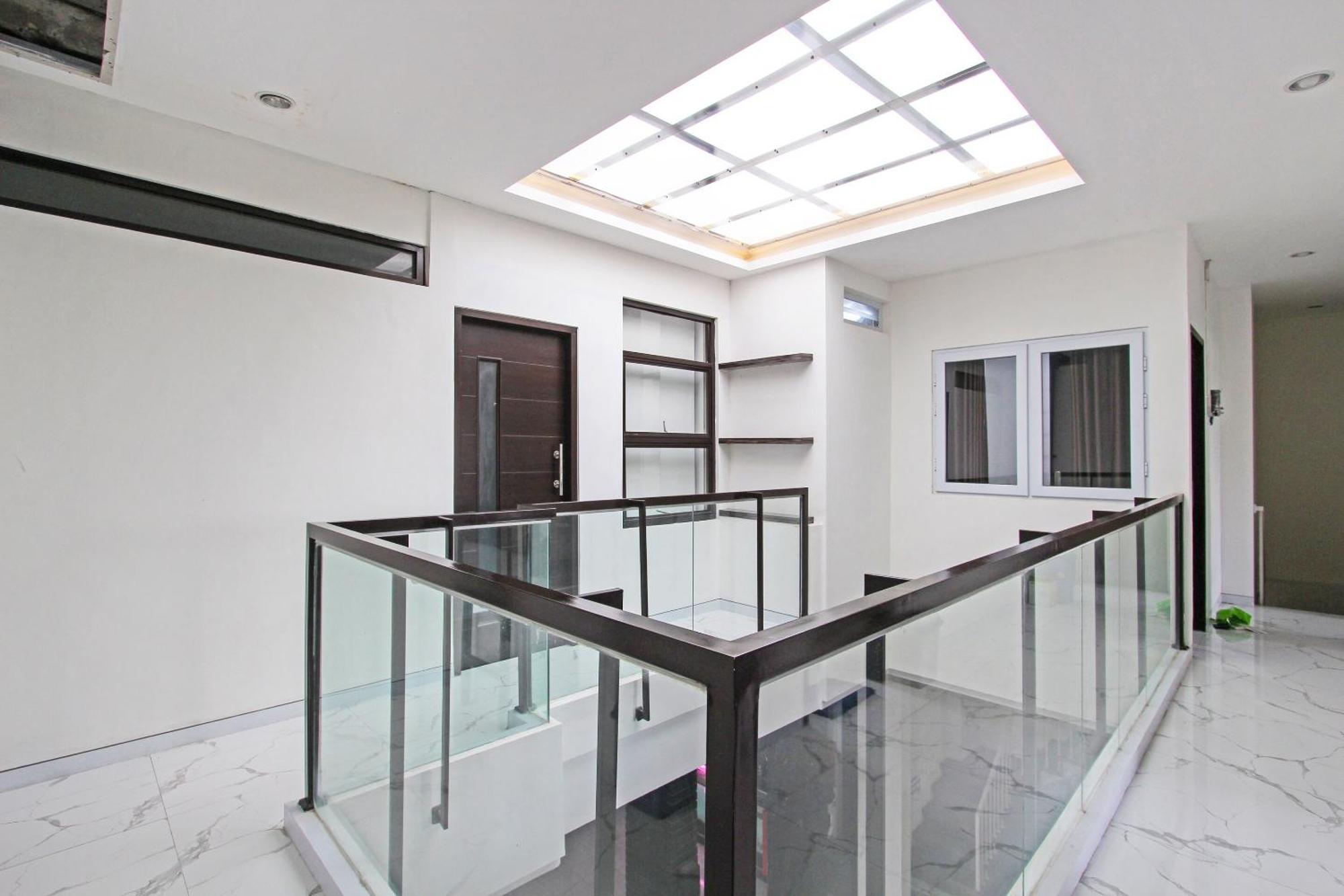 Super Oyo Capital O 91665 D'Prof Exclusive Guesthouse เซอมารัง ภายนอก รูปภาพ